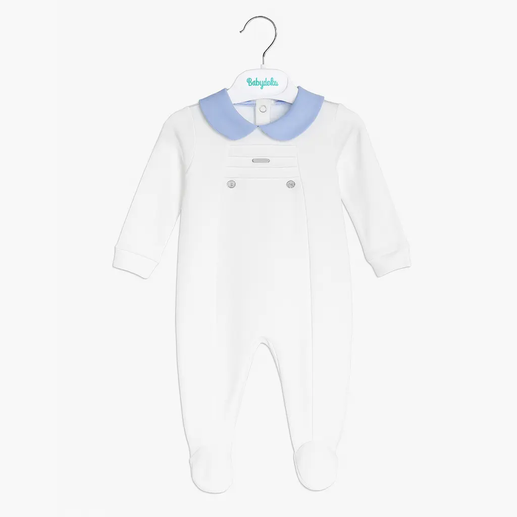 20251104_1335_White Baby Outfit_remix_01k97aaktte7k93rwj82842twt (1).webp