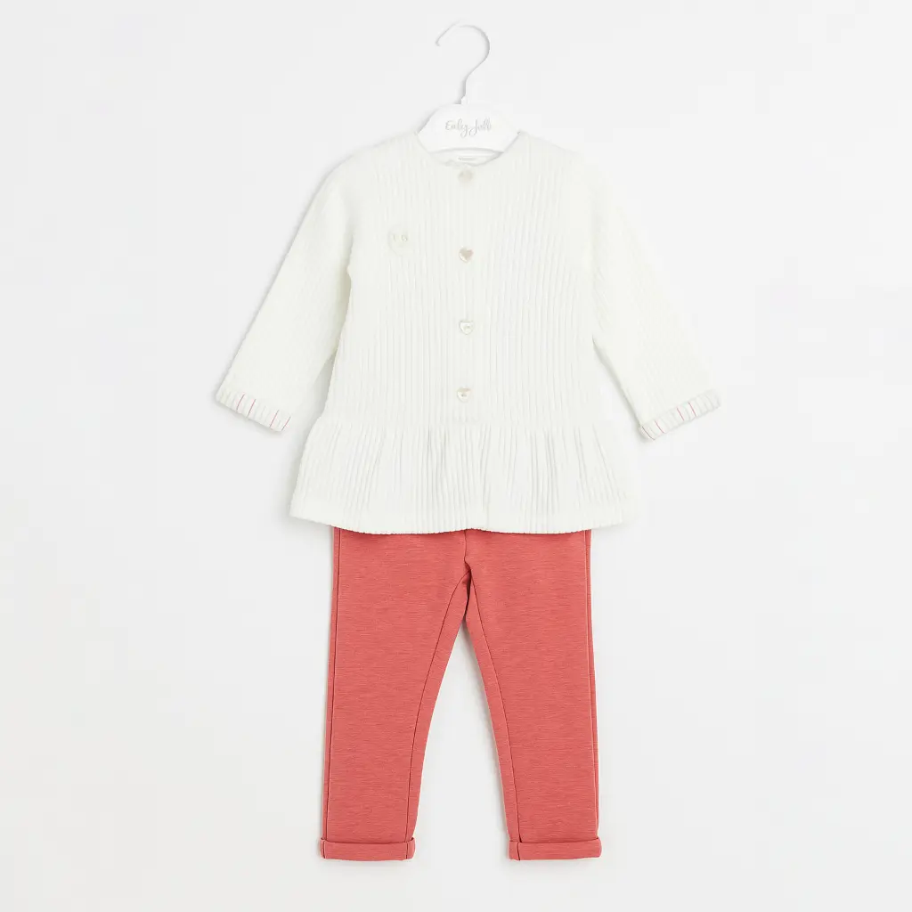 20251110_1124_Baby Clothes Display_remix_01k9ph5fxqf4qa12kmrz2564cx.webp