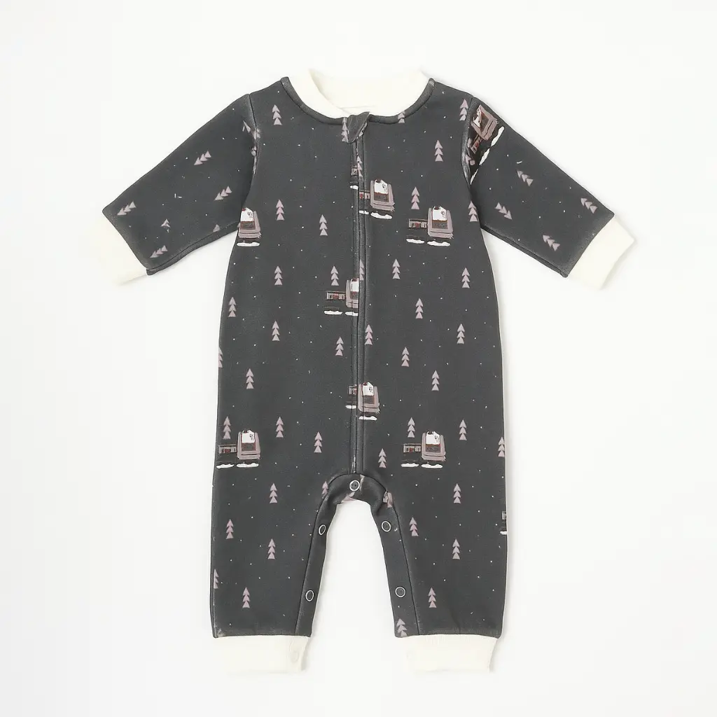 20251110_1343_Clothes on White Background_remix_01k9ps432ae8v8ffteqwzb7cf2.webp