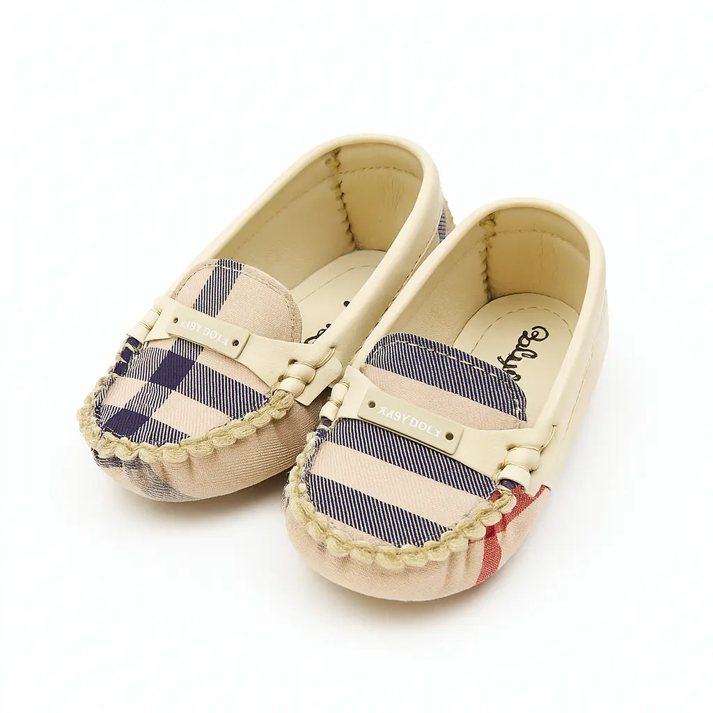 20251118_1018_Baby Shoes on Display_remix_01kab0m0mre38vm85zv4v5qtpw.webp