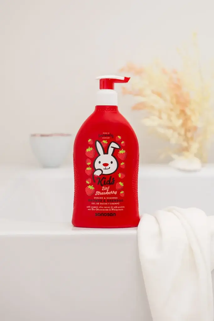Sanosan Shampoo and Body Wash 2-in-1 Strawberry 400 ml